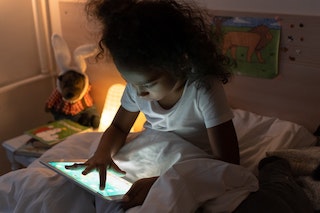 4-year-old suddenly tired all the time -watching tablet at night