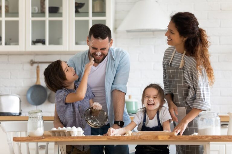The Ultimate Guide to Cooking with Kids: Fun and Easy Family Recipes