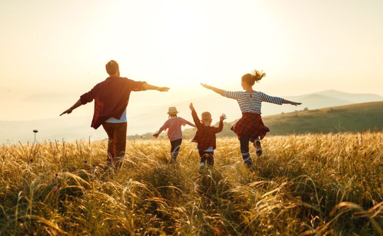 15 Essential Tips from Experts on Raising Happy, Balanced Kids