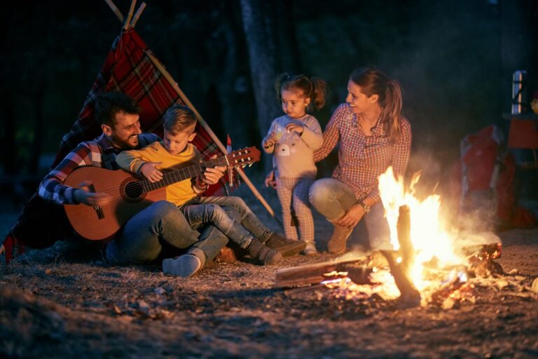 Perfect Campfire Snacks and Cooking Tips for Family Trips