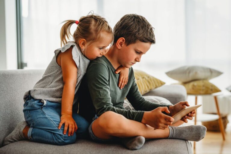 The Digital Dilemma: Managing Kids’ Screen Time as a Parent